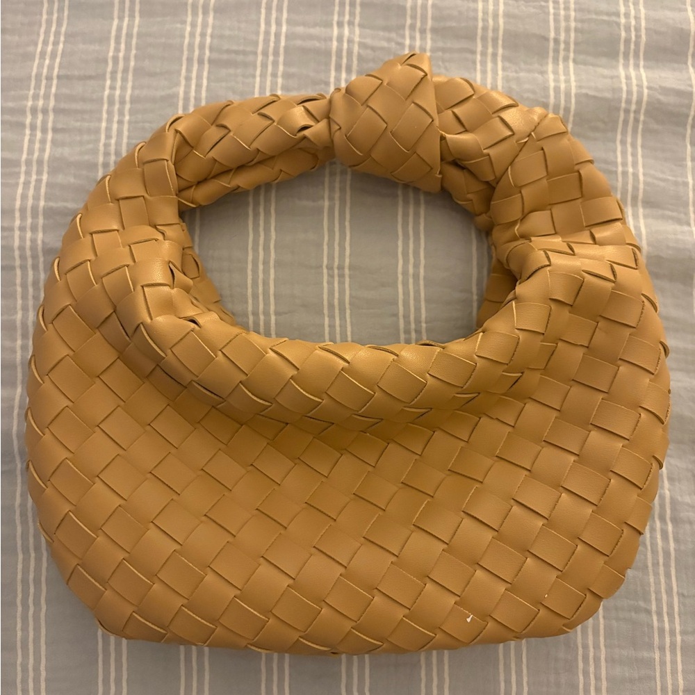 Elegant Tan Woven Women's purse